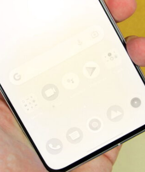 لکه های سفید روی صفحه گوشی